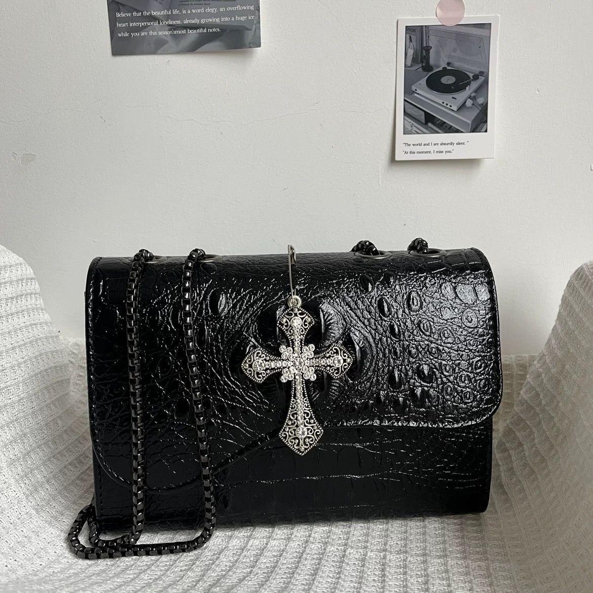 

Vintage Black Gothic Underarm Bag Women Cross Faux Crocodile Large Capacity Shoulder Bag Ladies High End Y2K Chain Crossbody Bag 21x15x9cm чёрный