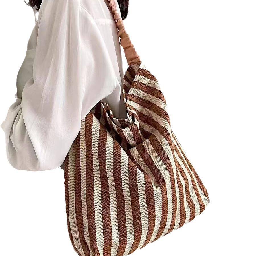 Japanese knitted lazy wind underarm bucket bag, contrasting striped shoulder tote bag, women's literary tote bag