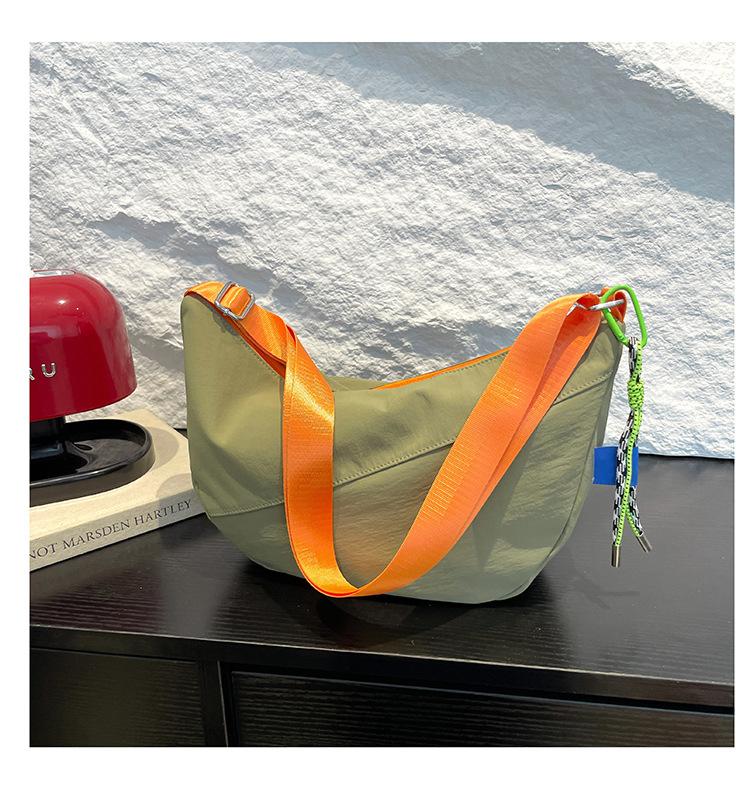 Retro casual style large capacity dumpling satchel new casual literary single shoulder messenger bag fashion