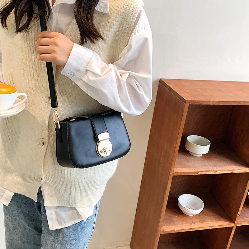 This year's popular bag women's 2025 new spring and summer super fire texture small square bag versatile shoulder messenger bag