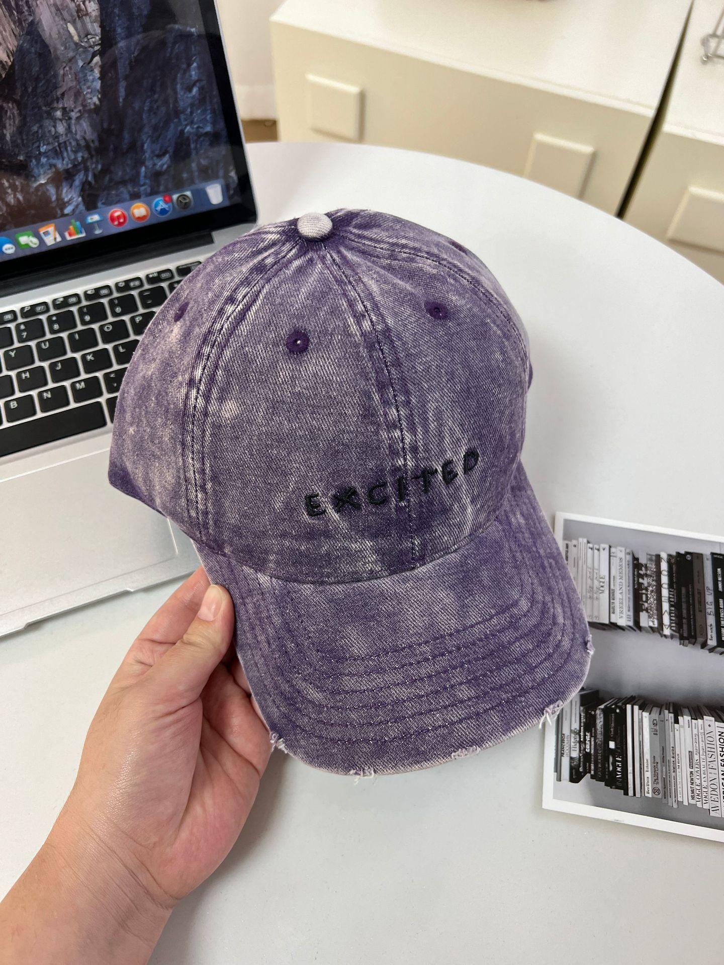 

Вулична бейсболка в американському ретро стилі 2025 року, випрана, зістарена, з потертими літерами, універсальна, що підкреслює обличчя, з маленьким сонцезахисним козирком, жіноча M（56-58cm） фіолетовий