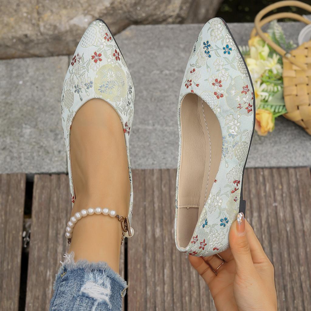 2025 new printed beanie shoes women's spring flat bottom large size embroidered single shoes women's flat heel pointed mother shoes