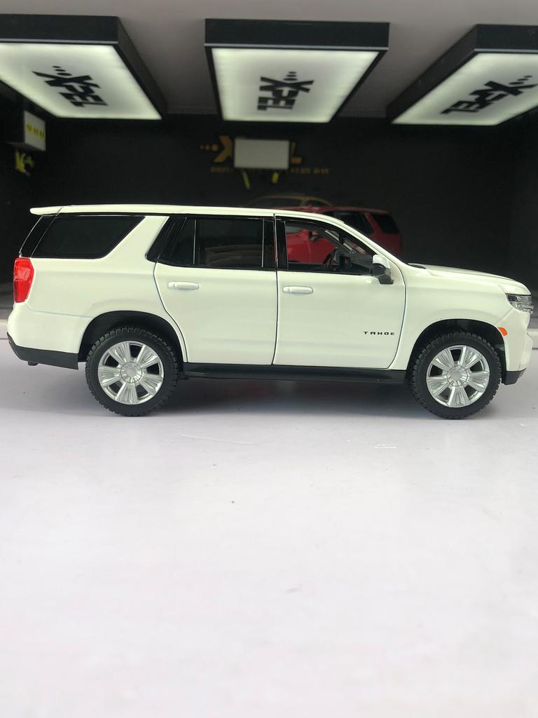 Maisto 1:26 2021 Chevrolet Tahoe car model, zinc alloy metal decoration, collectible gift car