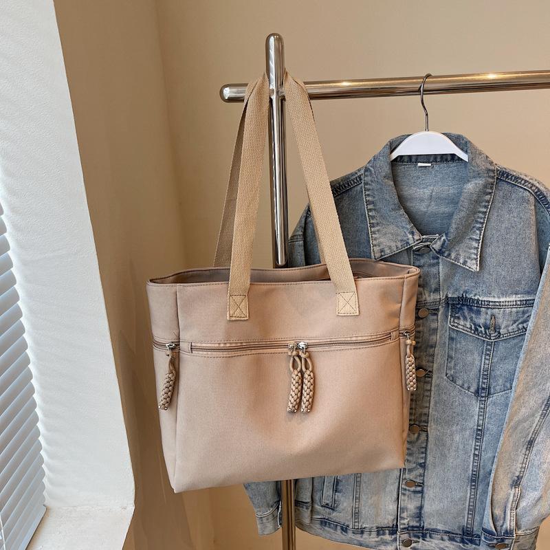 

Однотонная простая сумка-тоут большой вместимости женская новая литературная и универсальная сумка через плечо для通勤, для студентки one size fits all хаки