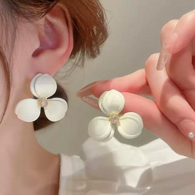 Korean Style Cute Flower Earrings For Women 2025 New Fashion Sweet Stud Earrings Woman Brinco Jewelry Colorful Earrings