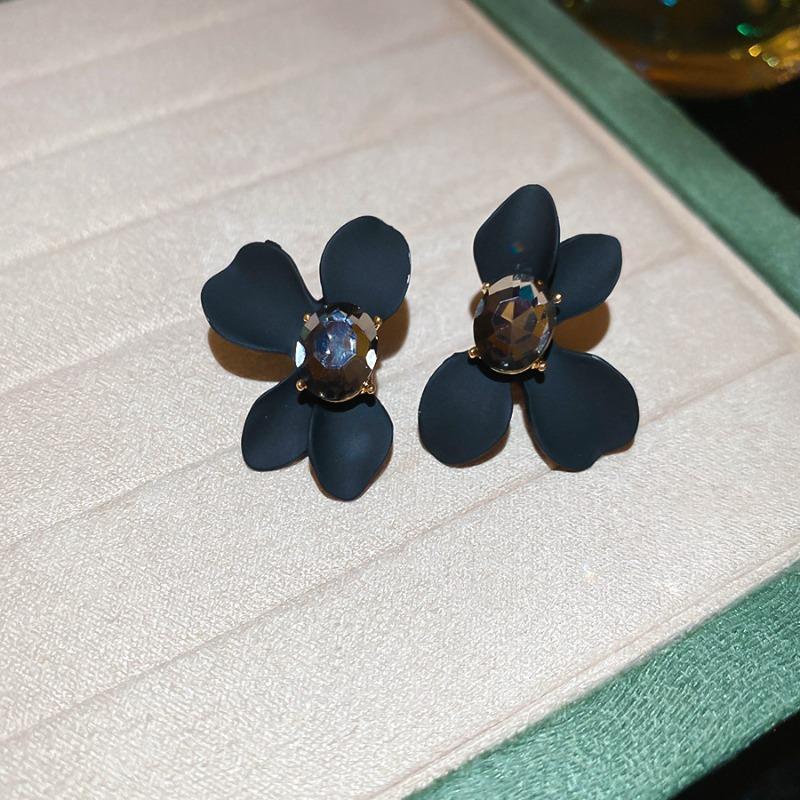 Silver Needle Black Crystal Geometric Stud Earrings Niche Versatile Earrings Temperament Light Luxury Premium Earrings