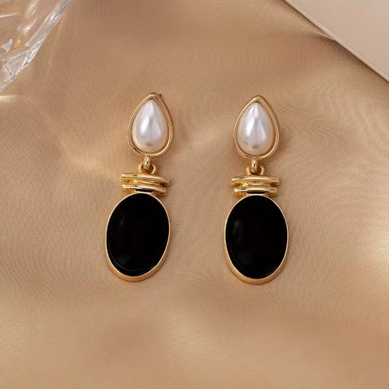 Huajie Women's Elegant Black White Contrast Color Design Pendant Earrings Classic Banquet Ladys New Ear Stud  Tide