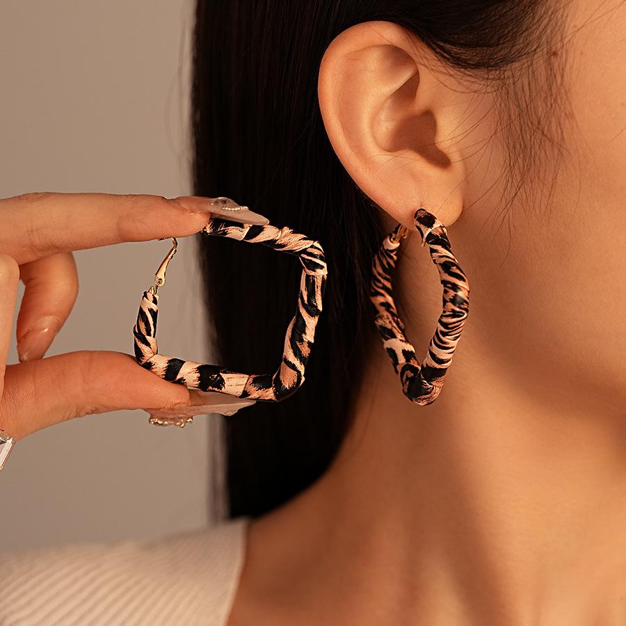 

Геометрические серьги в стиле ретро с леопардовым принтом в горошек — высококачественный дизайн из искусственной кожи для женщин