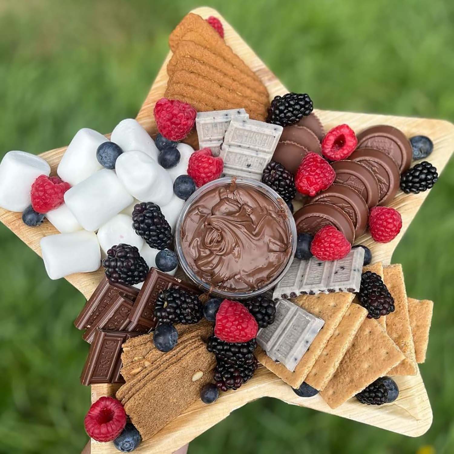 

Одноразовая тарелка с пятиконечной звездой из пальмовых листьев, тарелка для закусок, фруктовых снеков, десерта, штабелируемая и биоразлагаемая посуда 10pcs зелёный