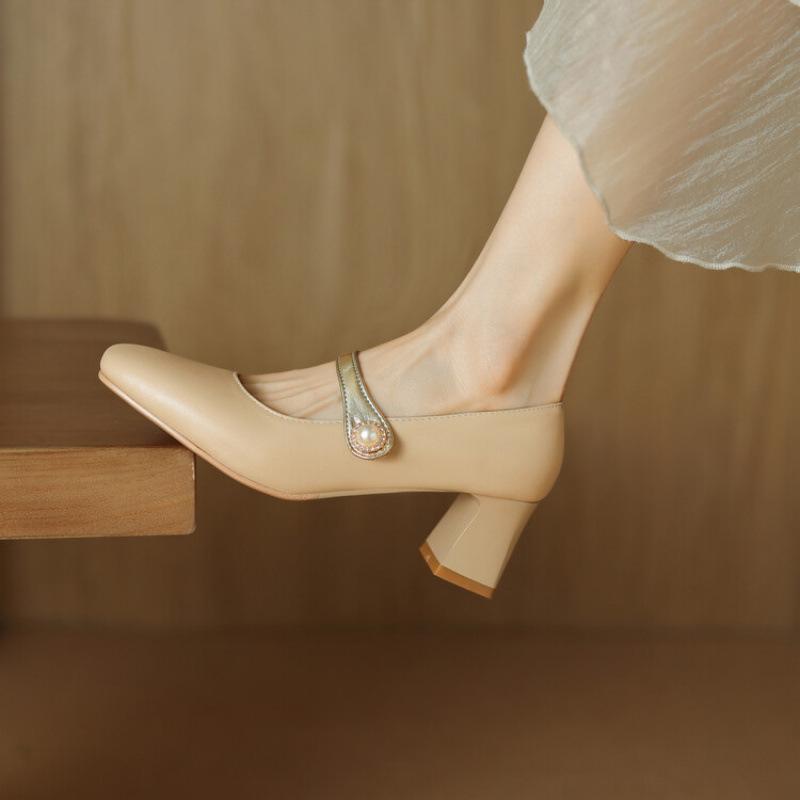 Neue Vier-Jahreszeiten-Damen-Low-Top-Schuhe, einfarbige Damen-Lederschuhe, lässige High Heels, eckige Zehenpartie, Schnalle, Slipper, leichter Ausschnitt