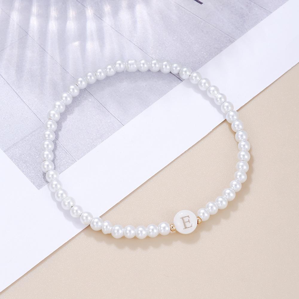 26 Alphabet Letter Shell Charm Artificial Pearl Bracelets Women Girl Charming Simulated Pearl Beads Wristband Bracelets Jewelry