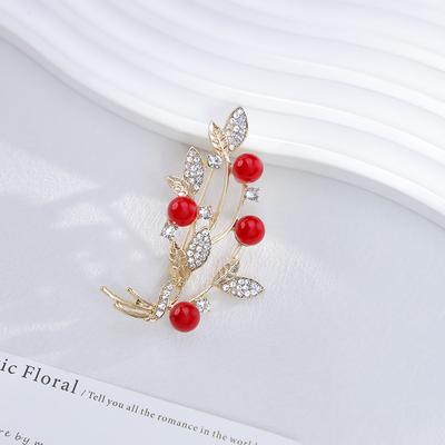 Red Leaf Small Brooch High-End Temperament Flower Pin Exquisite Atmospheric Brooch Clothes Niche Accessories