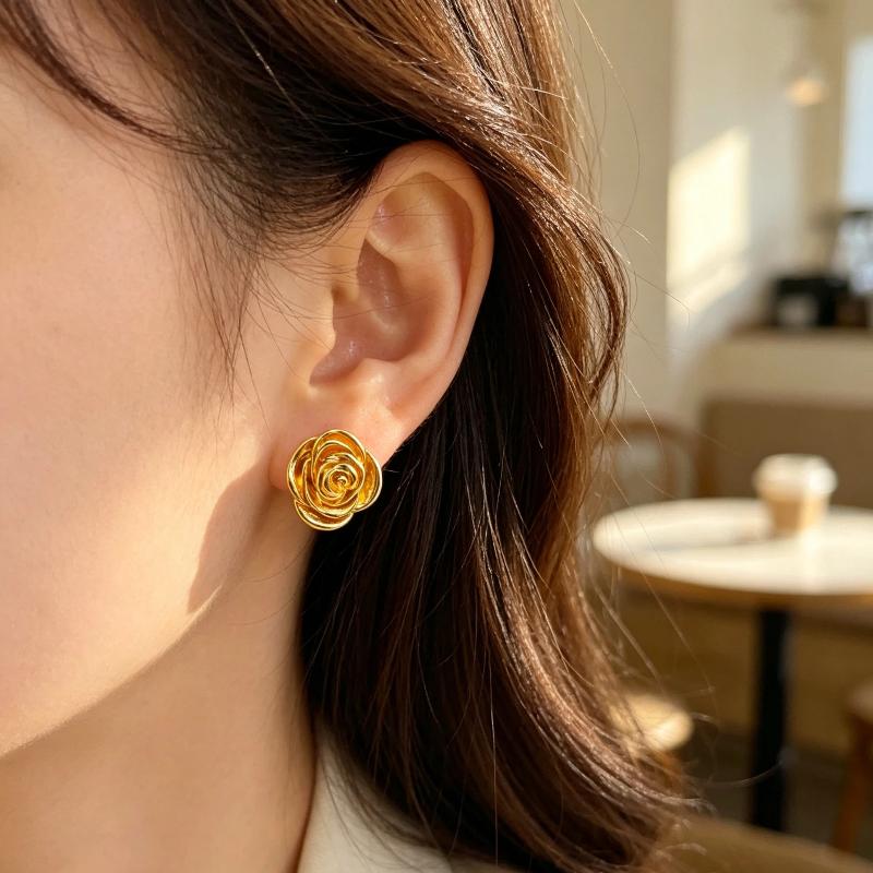 Indian Flower Impressive Gold-Colored Stud Earrings French Style Vintage Metal Flower Stud Earrings Premium Accessory