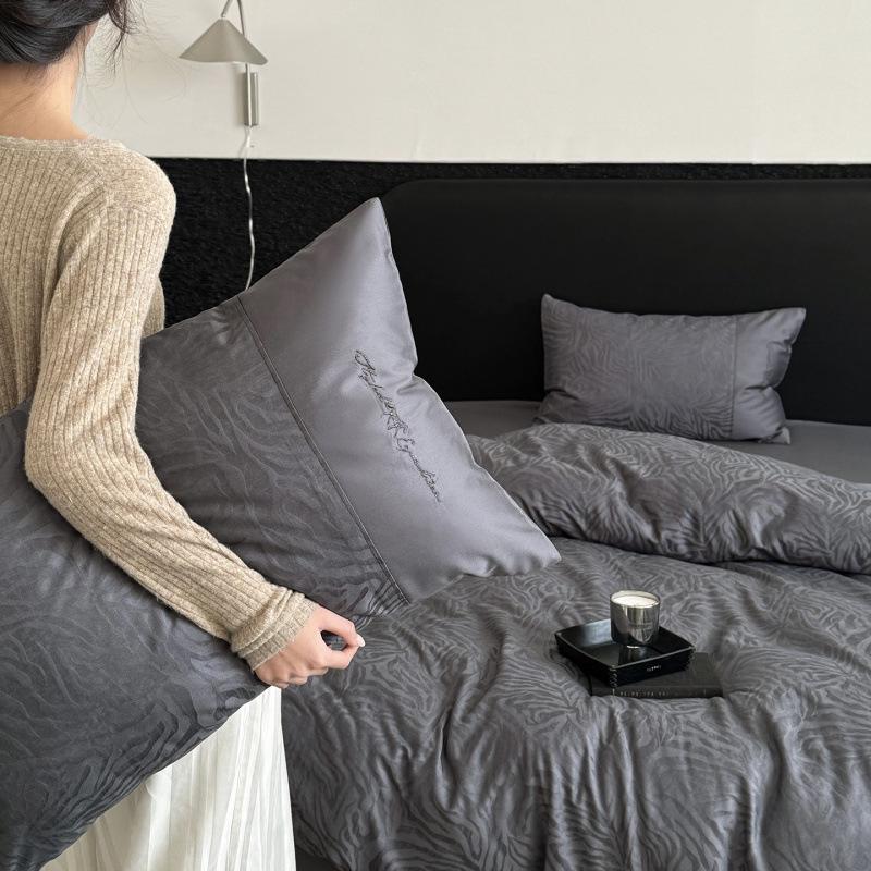 

Elegant Old Money Pure Cotton Bedding Set: Long Staple Cotton Sheet & Duvet Cover for All-Season Luxury in Master Bedroom. 1.2m Bed Sheet Set - 3 Pieces