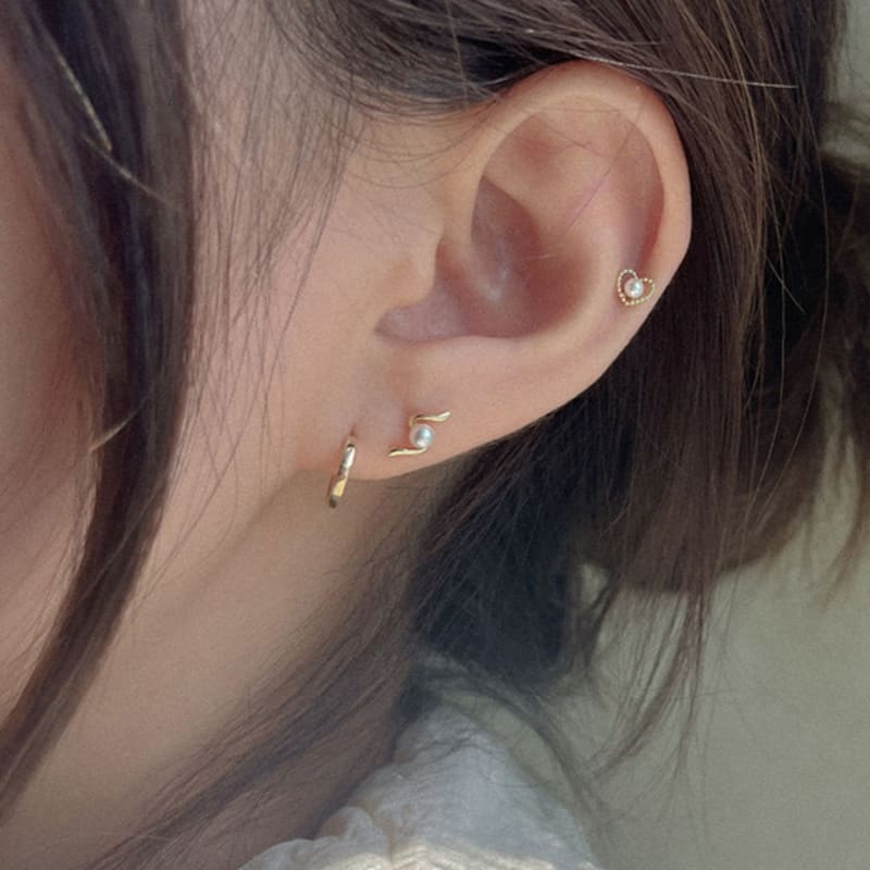 Youngglow 14k dva vlnky perlový piercing