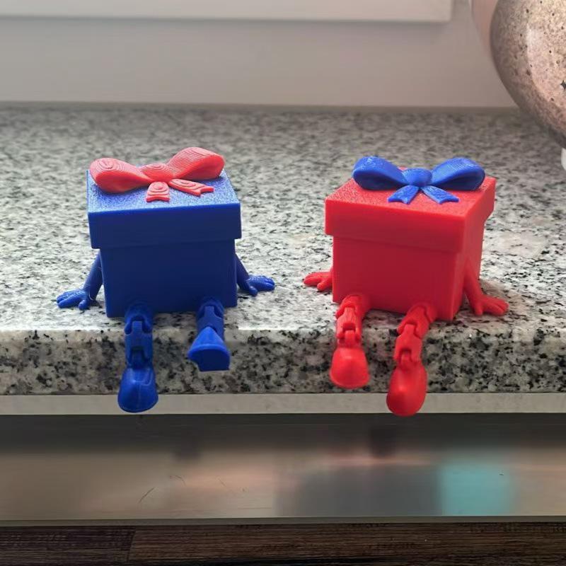 3D Printed Christmas Gift Box with Movable Joints - Mini Cartoon Ornament for Birthdays синий/красный
