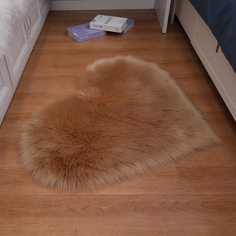 Heart-Shaped Plush Imitation Wool Rug and Cushion for Living Room or Bedroom