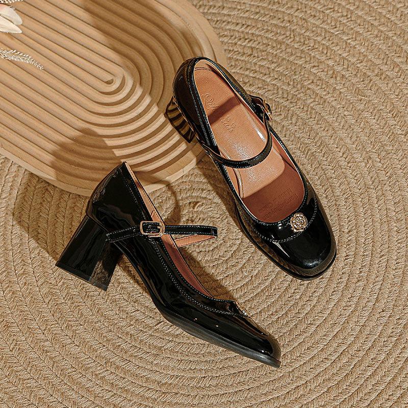 Retro Mary Jane shoes one-word buckle with thick heel high heels, new spring and autumn light mouth medium heel single shoes