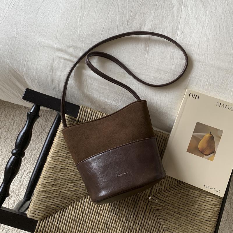 Осенняя замшевая сумка-ведро в стиле ретро: Женская модная сумка через плечо и кроссбоди большой вместимости.