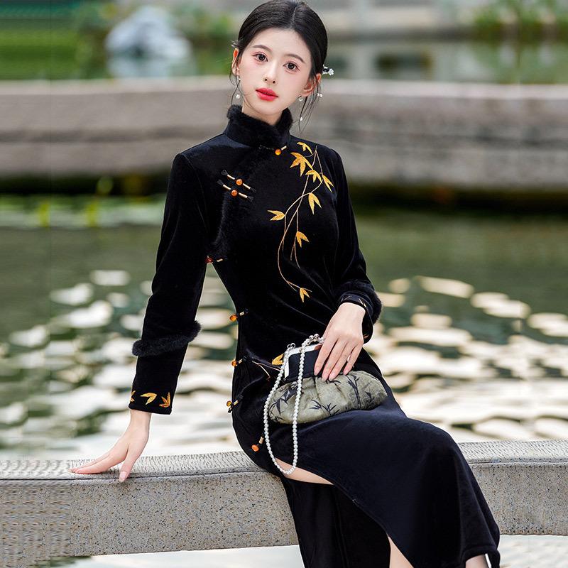 High-end embroidery black velvet velvet winter clothing national style Chinese long-sleeved improved cheongsam winter thick women's high-end sense