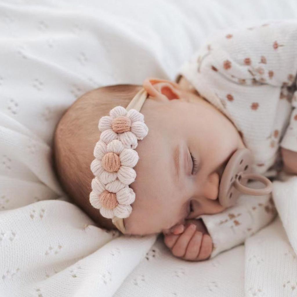 Gestricktes Stirnband mit Blumenanhänger für 100-Tage-Fotografie Weich und sicher Atmungsaktiver Babyschmuck Requisiten für Fotoshootings