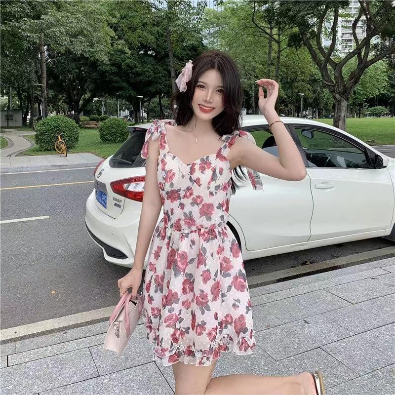 Sweet floral suspender dress women's summer small new French gentle Korean first love short skirt