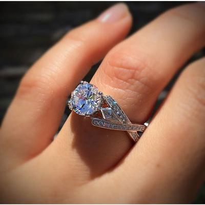 Hot Selling European and American Womens Rings Inlaid with Zircon Couple Rings