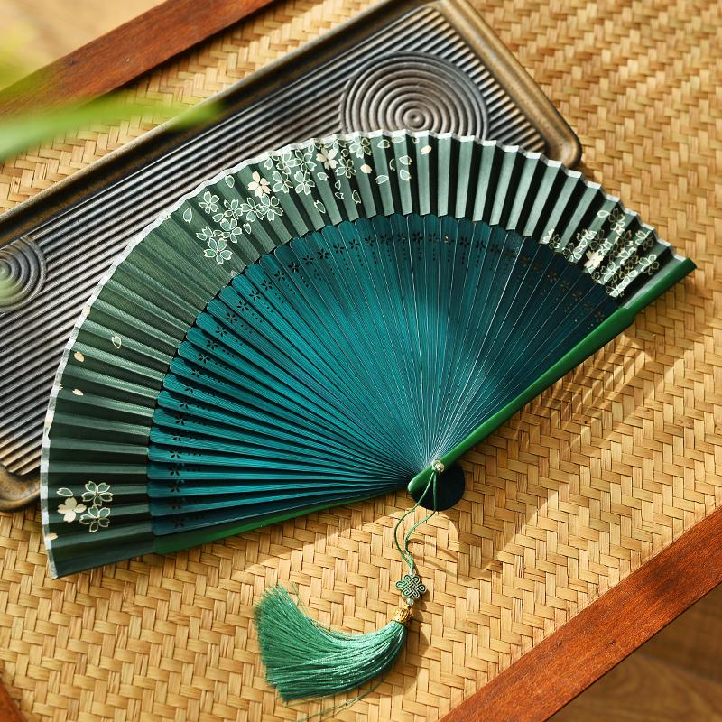 Vintage China-Chic Cheongsam Hanfu Fächer Antiker Stil Stoff Handgefertigt Bambusrippen Faltfächer Tanzaufführung Tragbarer Handfächer