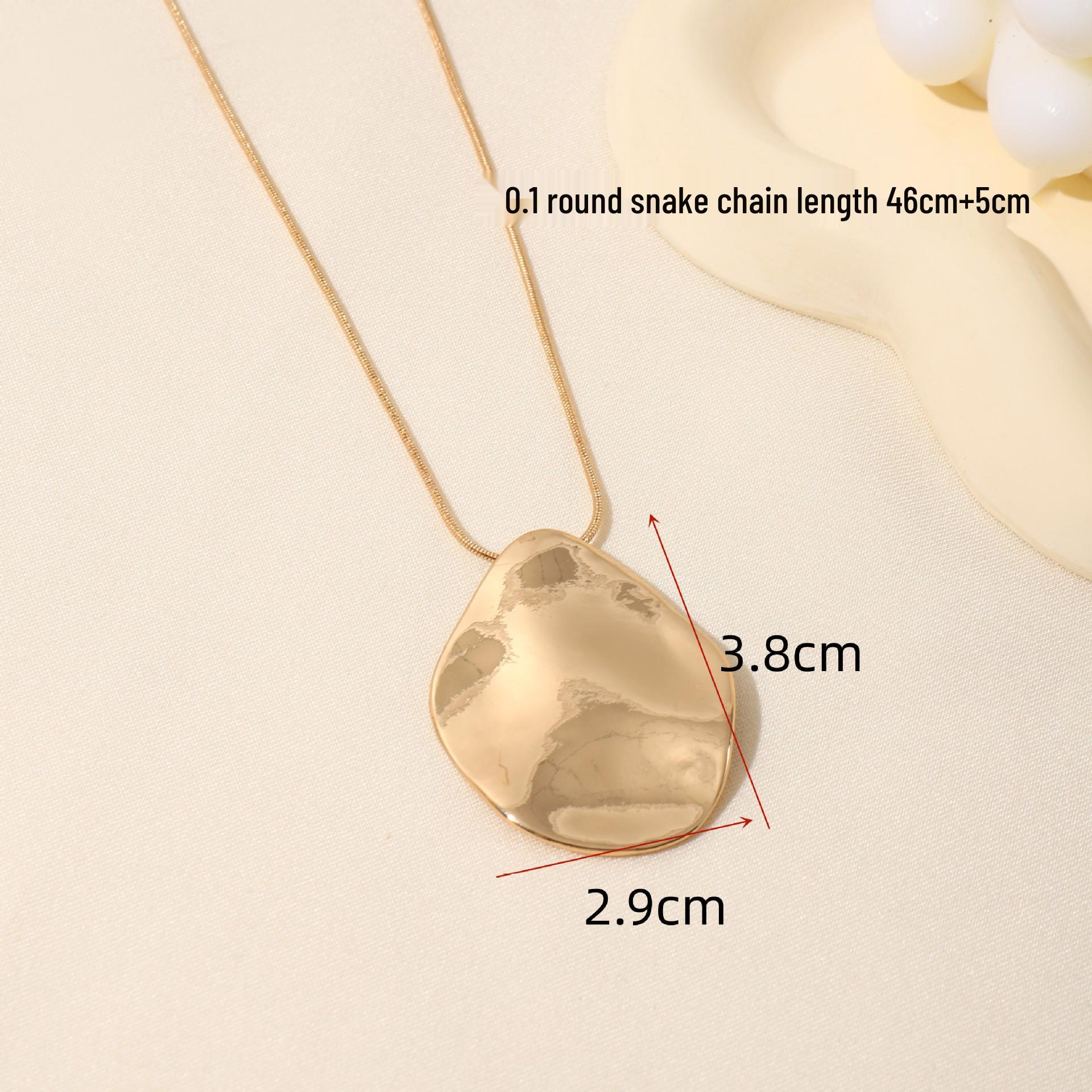 Chic Irregular Concave-Convex Snake Bone Chain Necklace for Women - Stylish Pendant Clavicle Accessory