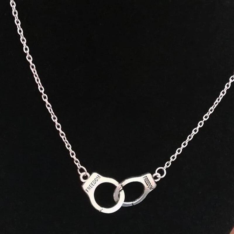 Kpop moda araña colgantes de Halloween cadena cruzada redonda collares para hombres Color plata cadena de cuello gótico pareja ropa de calle regalos