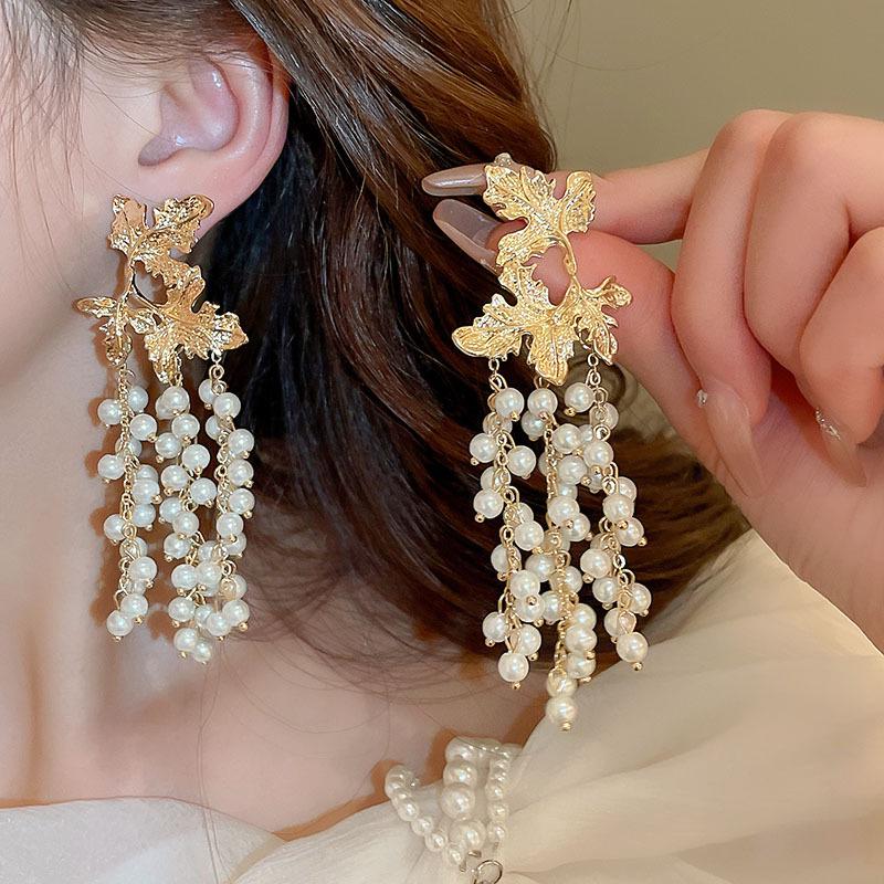 European and American Maple Leaf Tassel Earrings with Faux Pearl and Metallic Silver Needle - Elegant, High-End Jewelry for Women