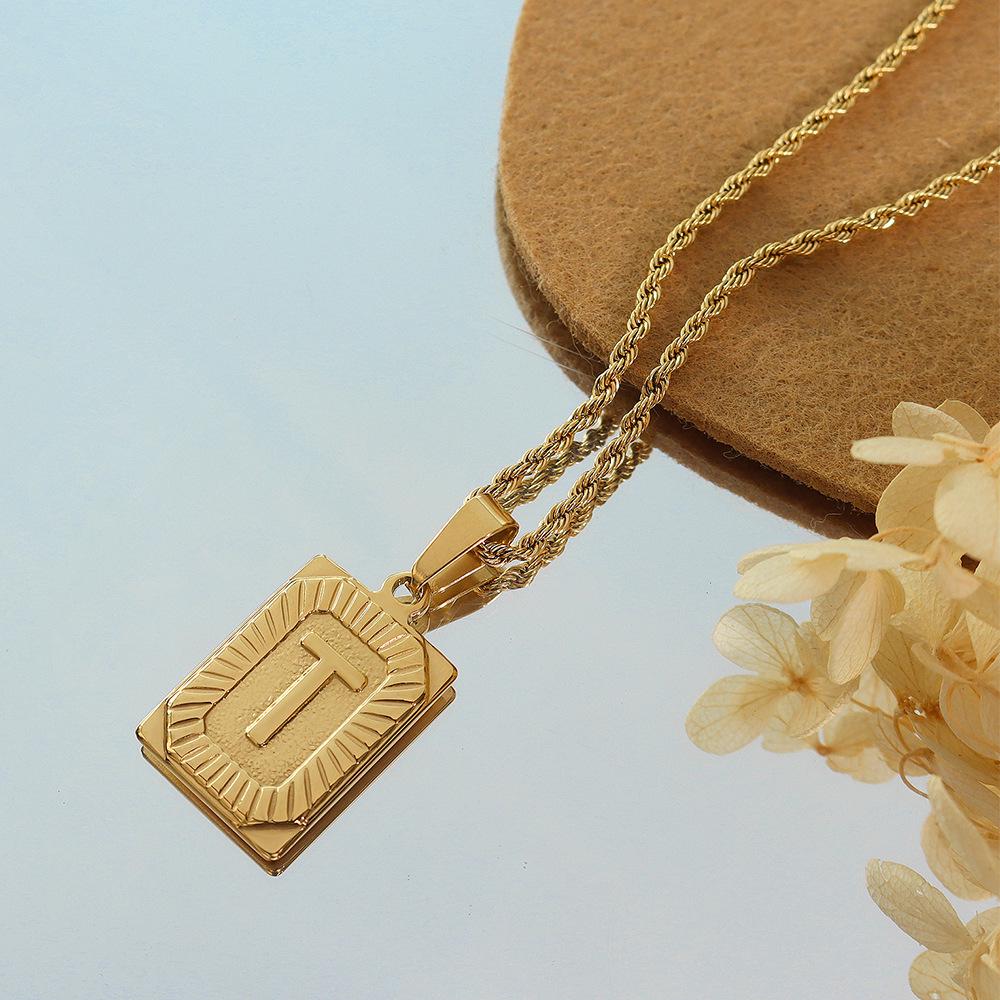 Qiong Yao Hip Hop 26-Letter Square Pendant Necklace, Clavicle Chain, 18K Gold Plated Titanium Steel.