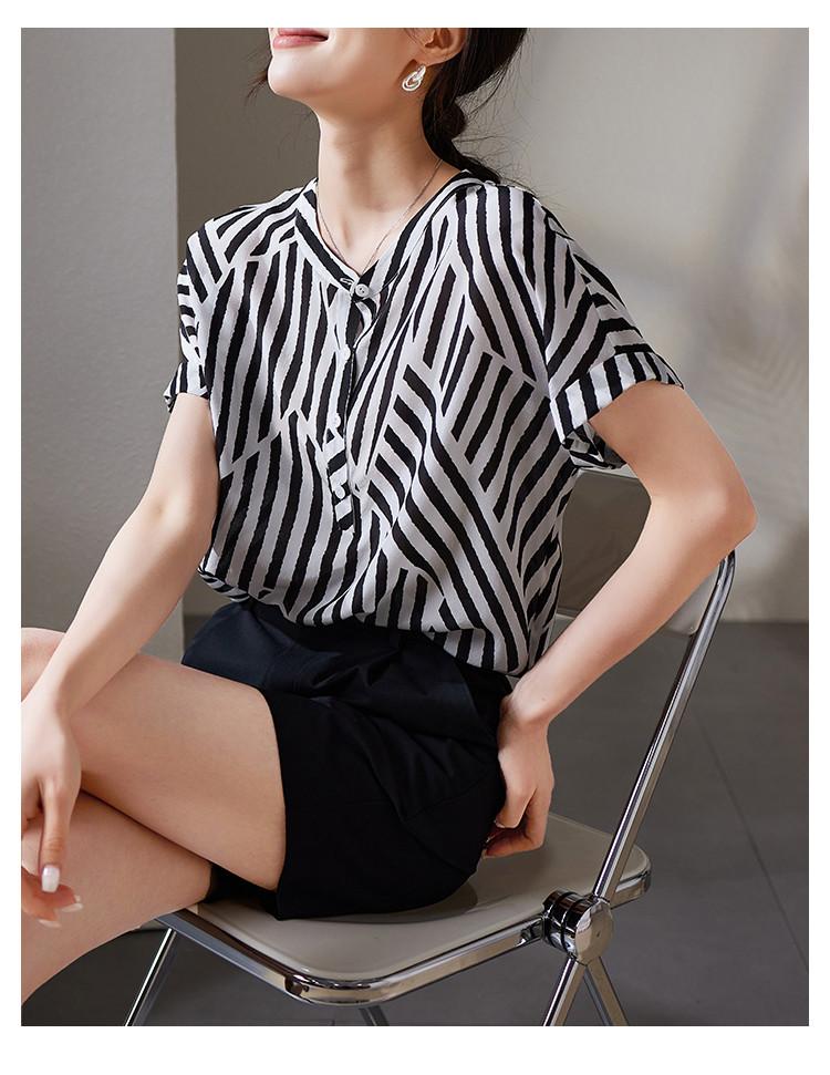 100% Mulberry Silk Striped Round Neck Short Sleeved Shirt for Women, Versatile Silk Top for Summer Commuting In 2026