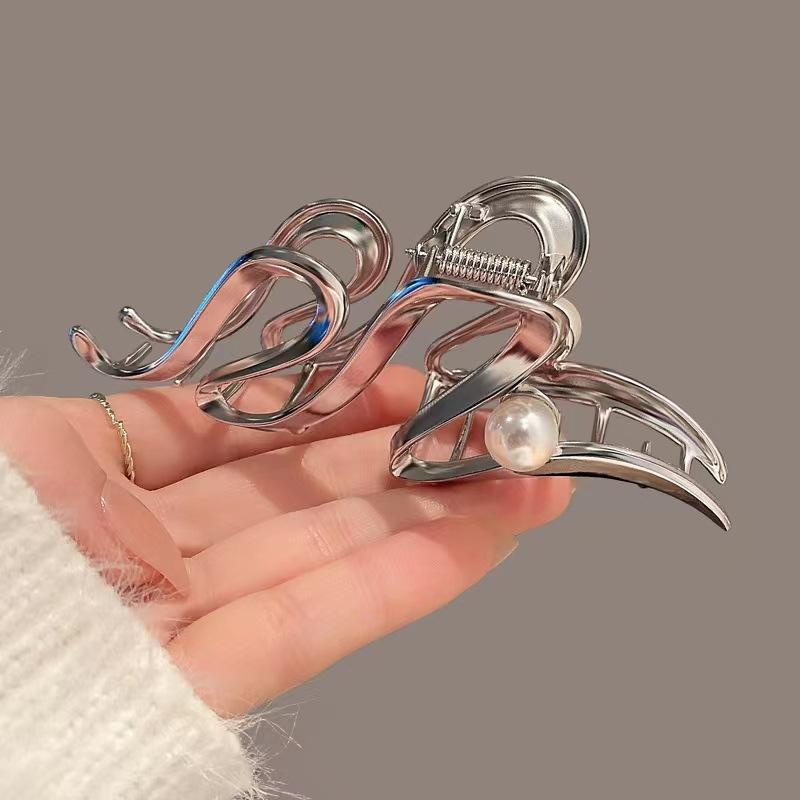 Pearl-set metal grab clip, women's extra large hair volume, hairpin, back of head, autumn and winter snake-shaped disc hair clip