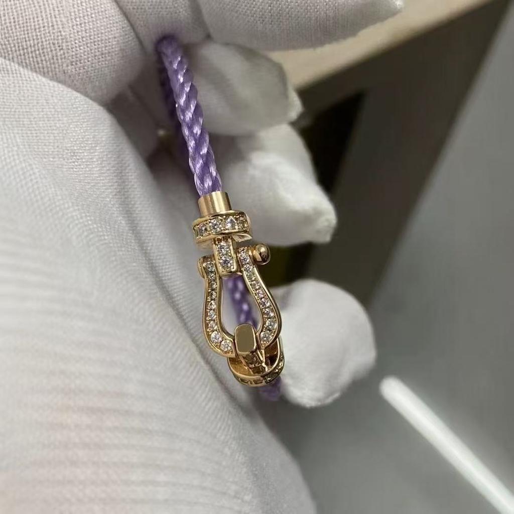Boucle de Chaussure à Fer à Cheval Incrustée de Diamants en Or 18 carats Cordon Violet Bracelet Polyvalent