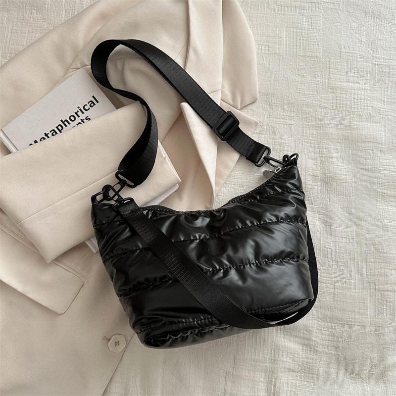 IELGY Casual Dumpling Bag Solid Color Ladies Shoulder Messenger Bag