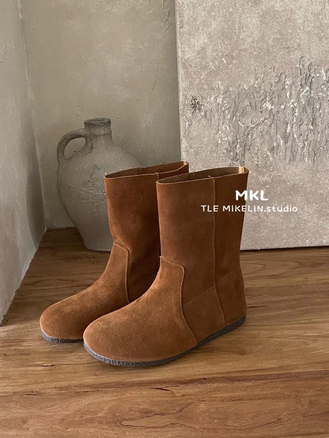 

Korean version of round head sleeve short boots 2025 autumn and winter new inner height increase versatile and bare boots women 39