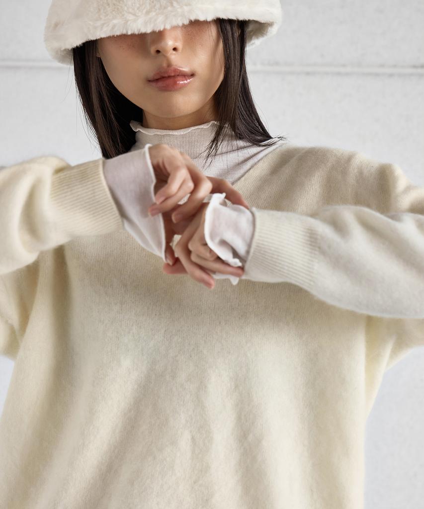 Leondeondada Soft Cashmere Pendant V Pullover Knitwear, Ivory