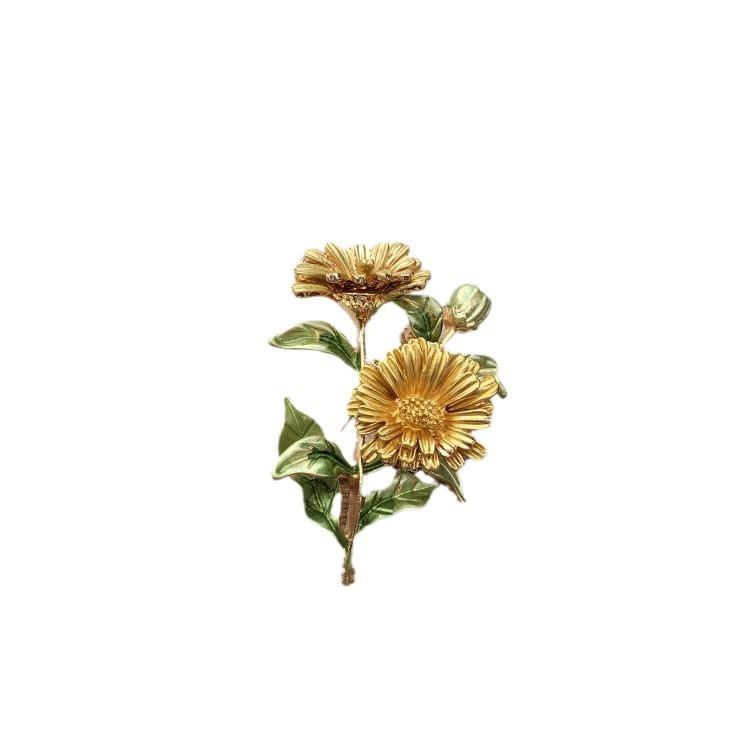 Forest retro fairy tale versatile brooch bee pearl temperament brooch pin coat with accessories