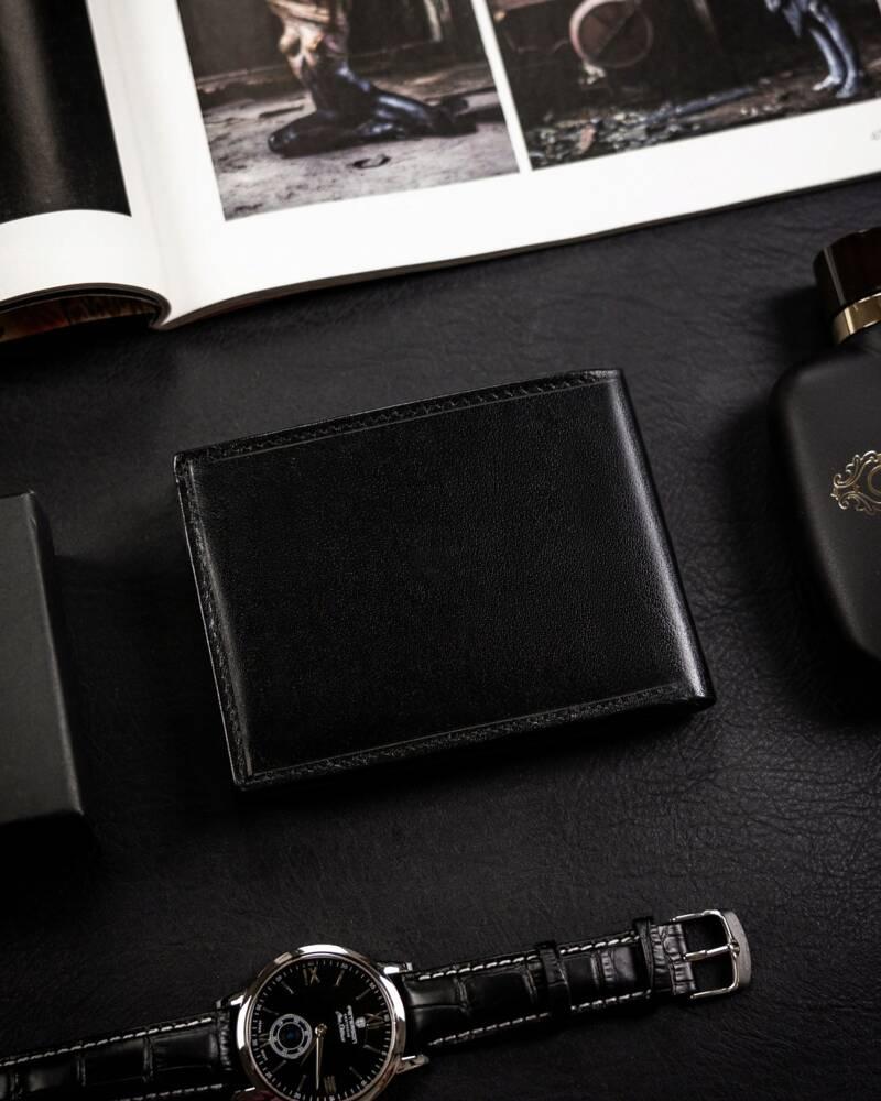 Classic men's wallet made of natural leather - Rovicky