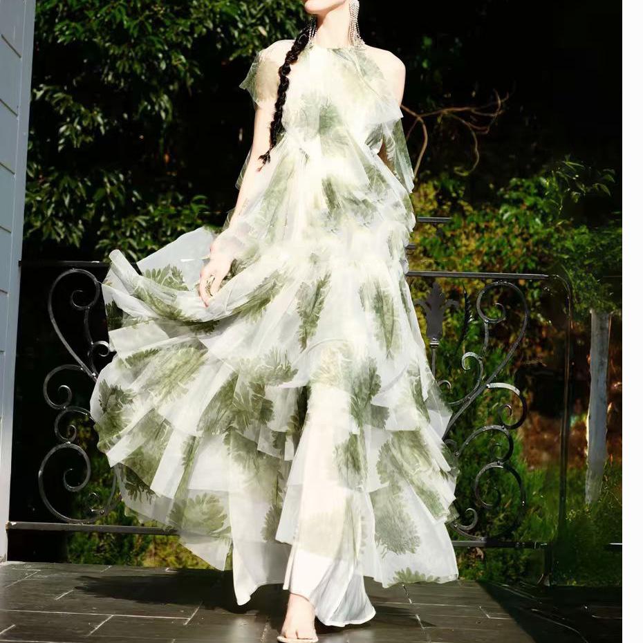 В наличии зеленое асимметричное платье-макси для отпуска с многослойной струящейся юбкой и вырезом-халтер Large зелёный