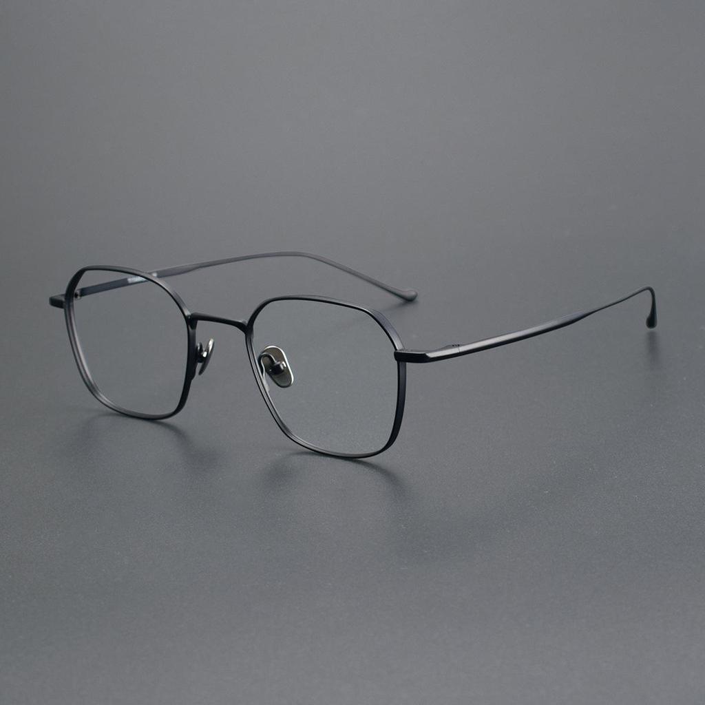 Rame de ochelari clasice retro poligonale din titan cu accente de sârmă aurie, potrivite pentru lentile de prescripție