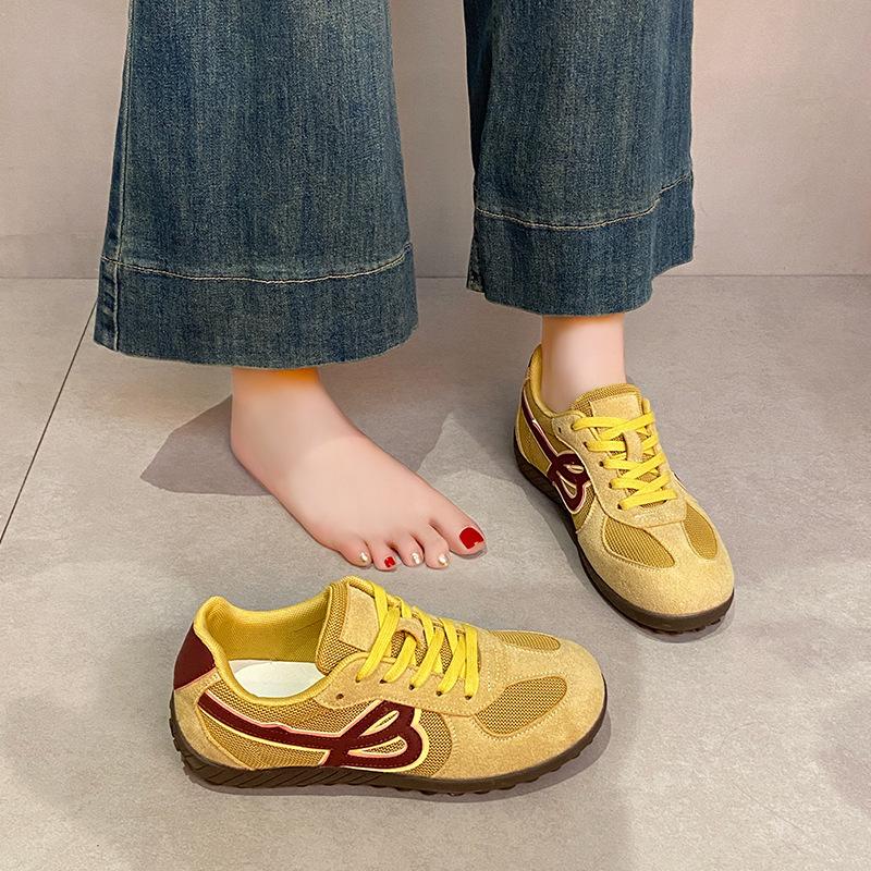 Damen Sommer Retro Mesh Casual Atmungsaktive Kleine Weiße Schuhe mit Dicker Sohle Weichsohle 2025 Neue Deutsche Trainingsschuhe Weiches Leder Sportschuhe