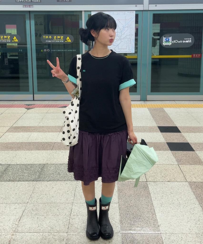 AWESOME STUDIO Color Block Roll-Up Sleeve T-Shirt Black