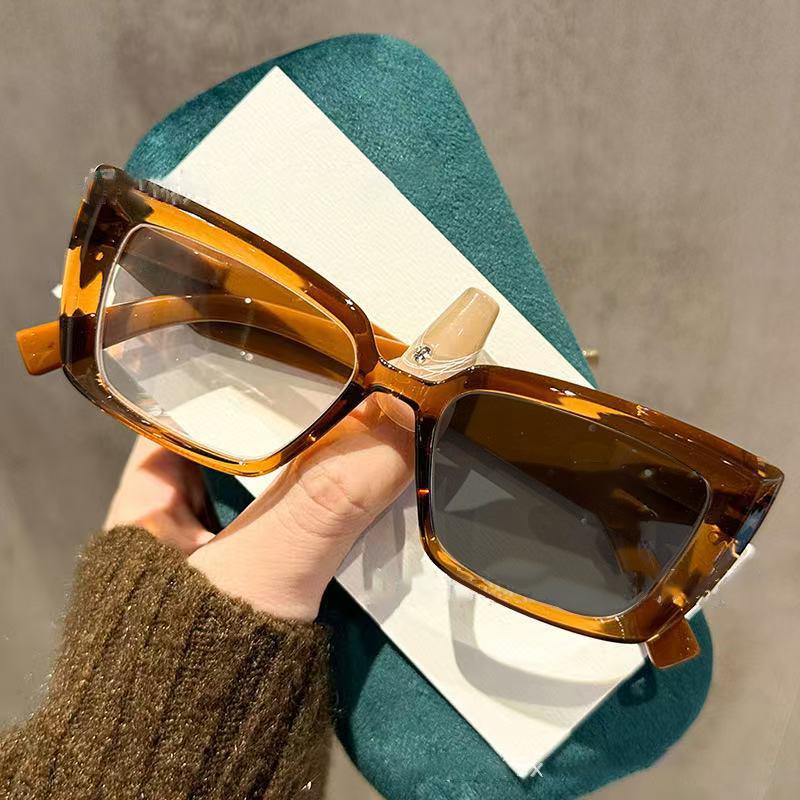 

Ретро Личность Крупная Оправа Фотохромные Очки для Близорукости Модные Квадратные Очки Высокой Четкости с Защитой от Синего Света Диоптрии до -4.0 -3.5