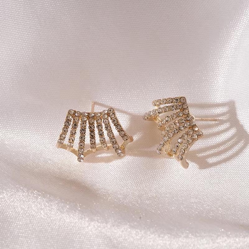 French Retro Luxury Silver Pearl Tassel Stud Earrings - Elegant and Versatile for Women