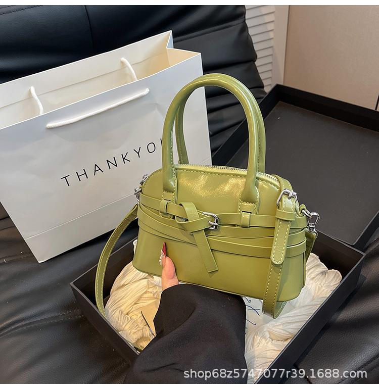 2025 New American Retro Niche Design Simple Commuter Shoulder Crossbody Bag Trendy Fashion Handbag