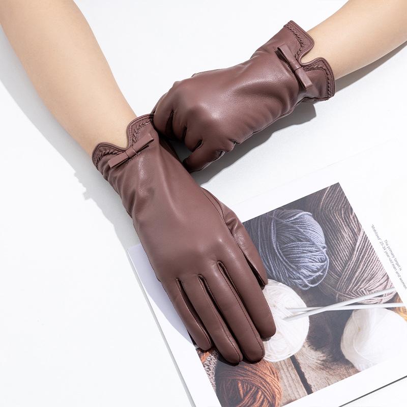 Ladies' Genuine Leather Warm Gloves Flesh Colored Fashionable Commuting Bow Button Style Clothing Matching