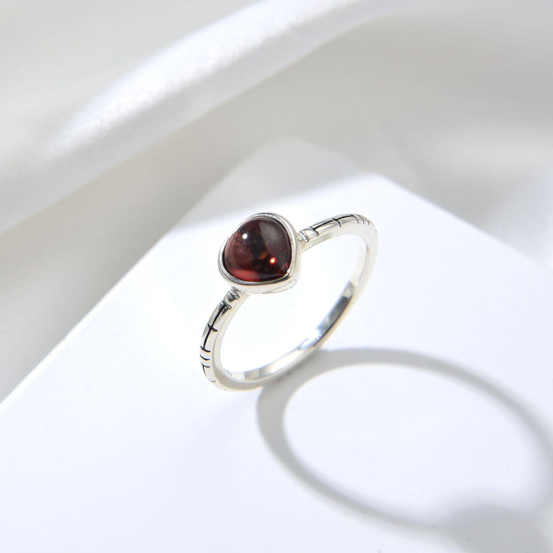 

Кольцо из стерлингового серебра 925 пробы в форме сердца с гранатом - Красное тайское серебро Рождественский подарок для дам Size 13 красный