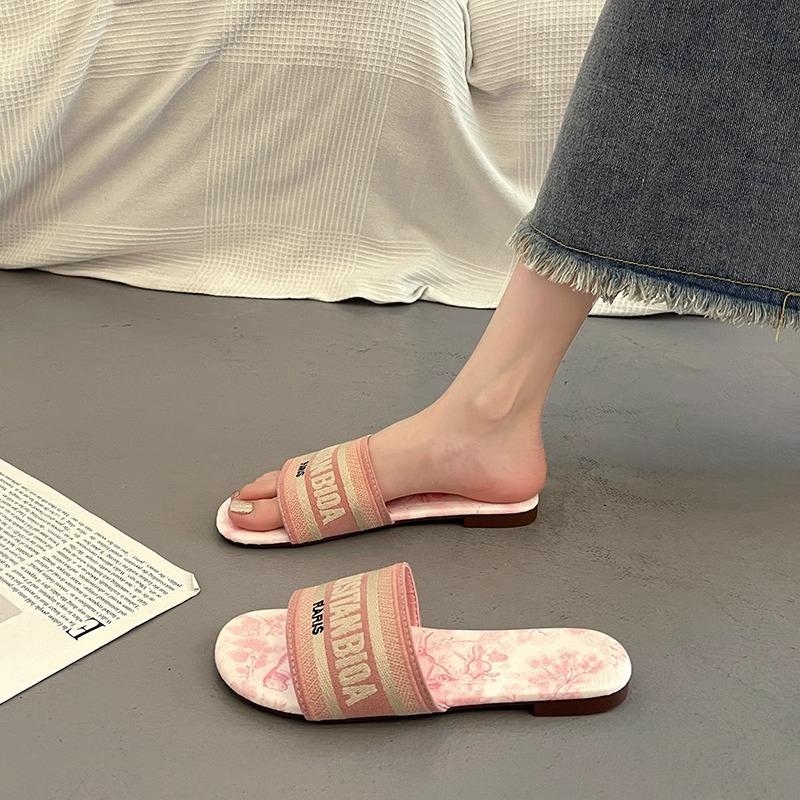 

Embroidery national style flat-bottomed cool slippers women s summer wear fashion and advanced sense 2025 new Xiaoxiangfeng going out beach shoes 42 розовый